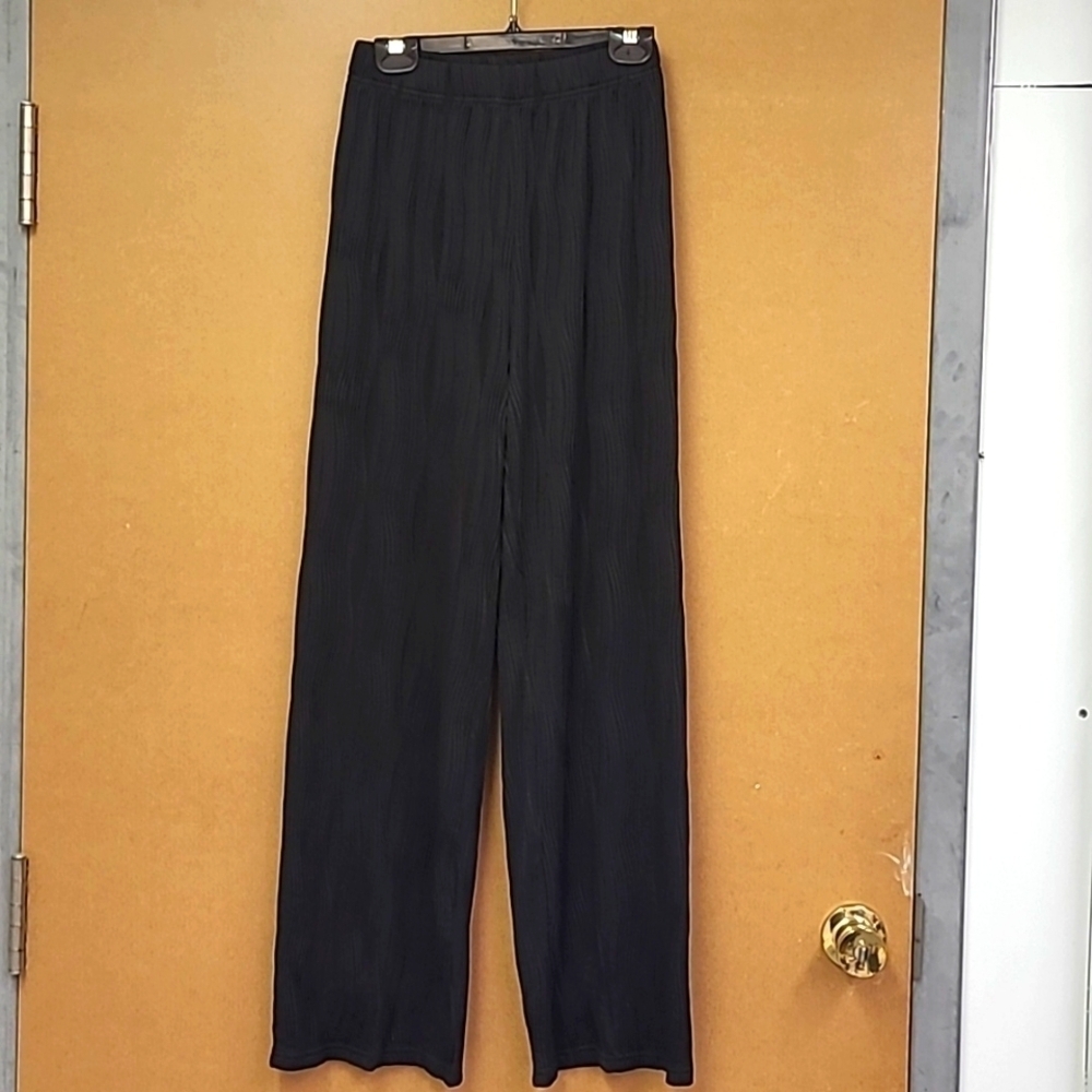 Urban Revivo Size 4 Black Elastic Waist Straight Leg Pleated Wave Pants